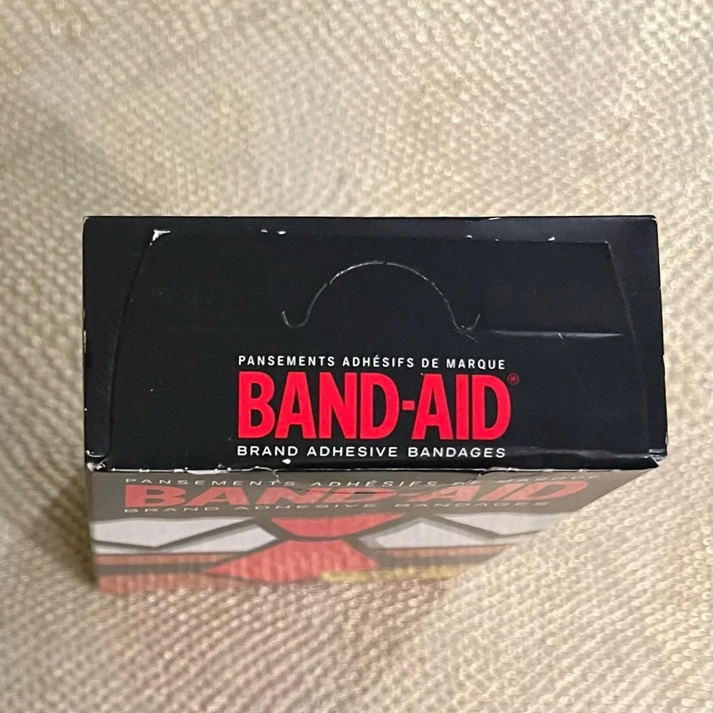 Sponge Bob Glow In The Dark Band-Aid Bandages - Picture 5 of 5